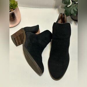Lucky Brand Textured Black Ankle Booties